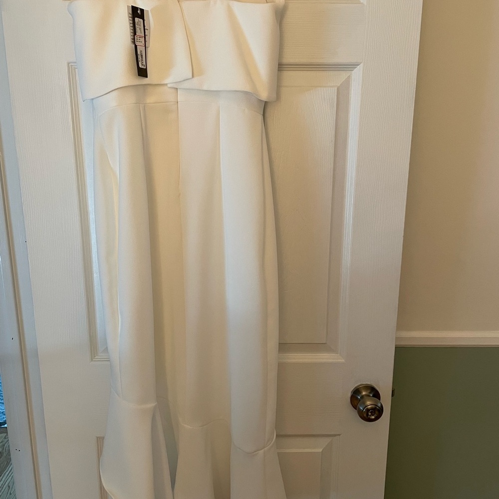 NWT. Size 4. White XSCAPE Crepe Bustier Ruffle Dress
